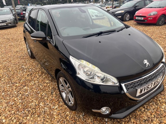 PEUGEOT 208 1.2 VTi Allure Euro 5 5dr