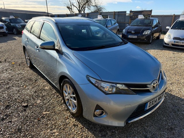 TOYOTA AURIS