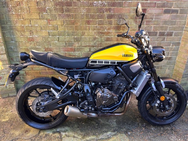 YAMAHA XSR700