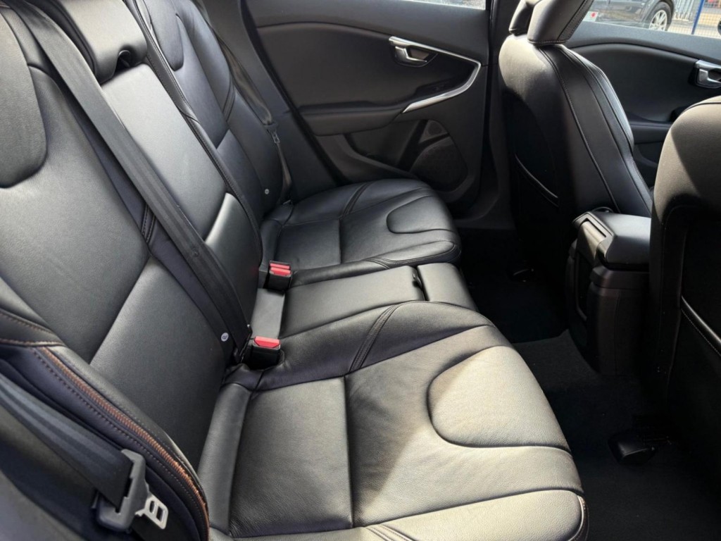 VOLVO V40 CROSS COUNTRY