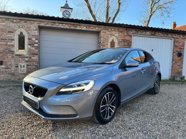 VOLVO V40 2.0 Momentum T3