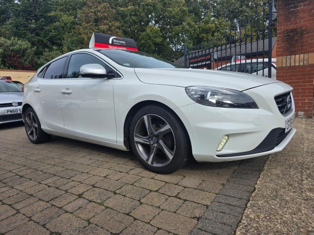 VOLVO V40