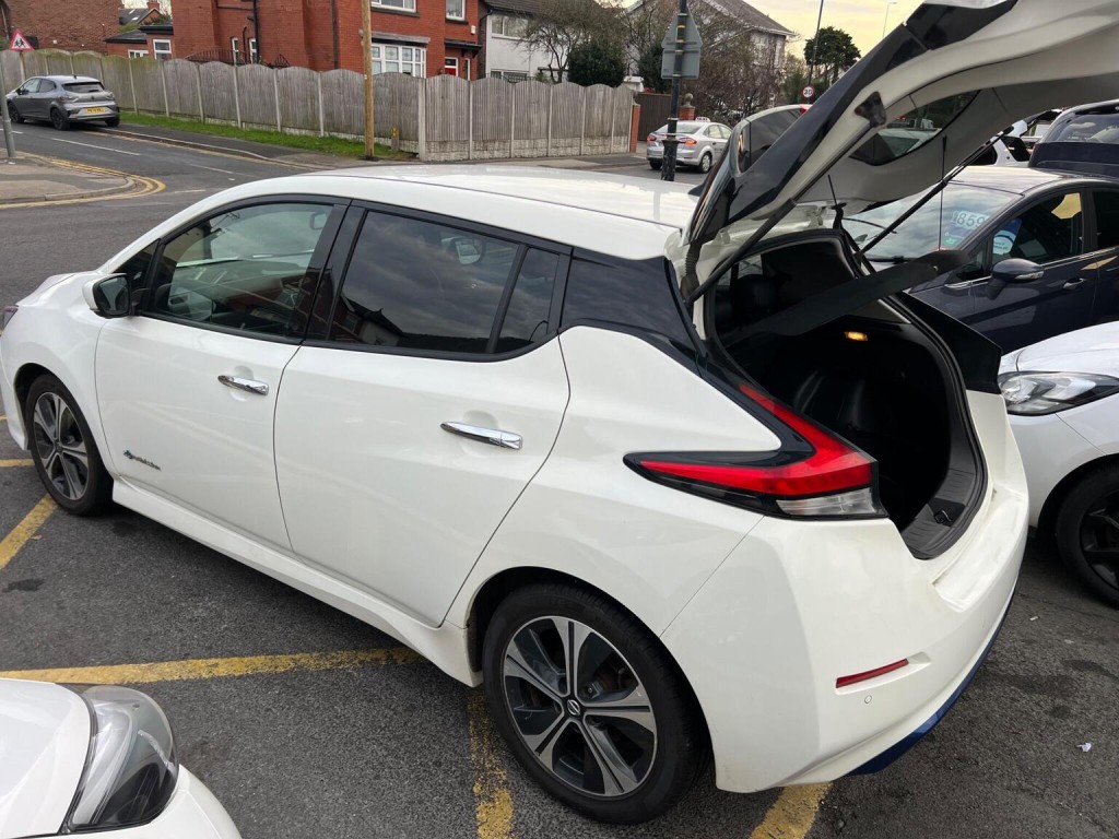 NISSAN LEAF