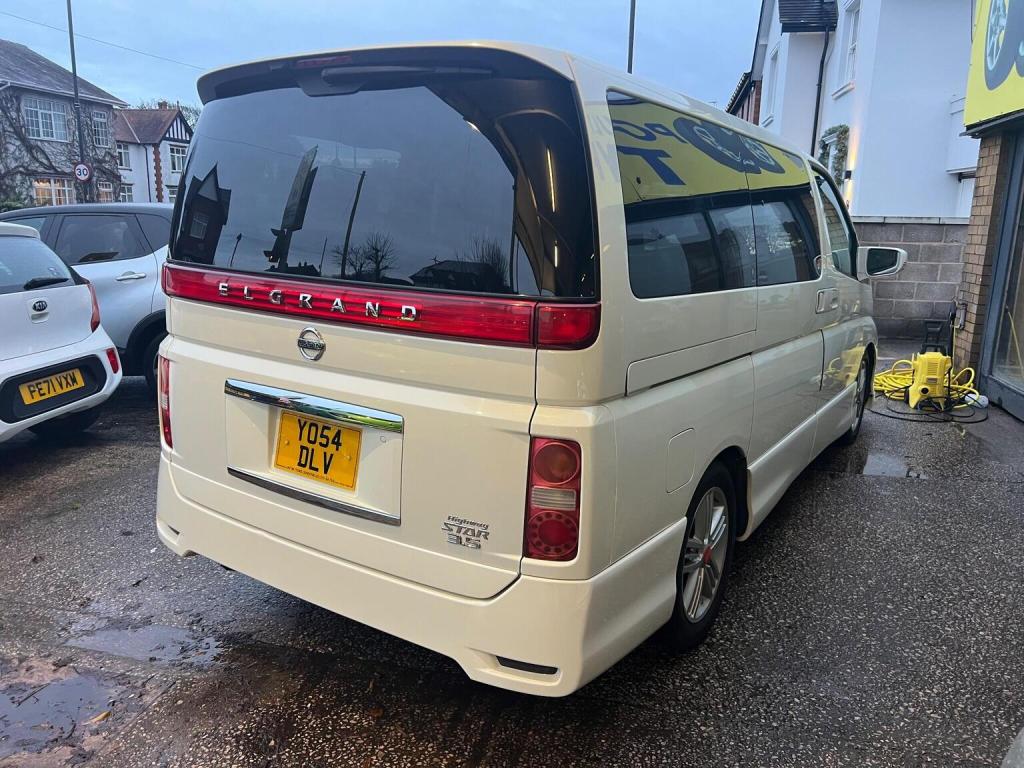 NISSAN ELGRAND