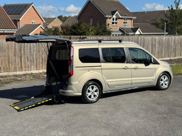 FORD GRAND TOURNEO CONNECT 1.5 TDCi Titanium