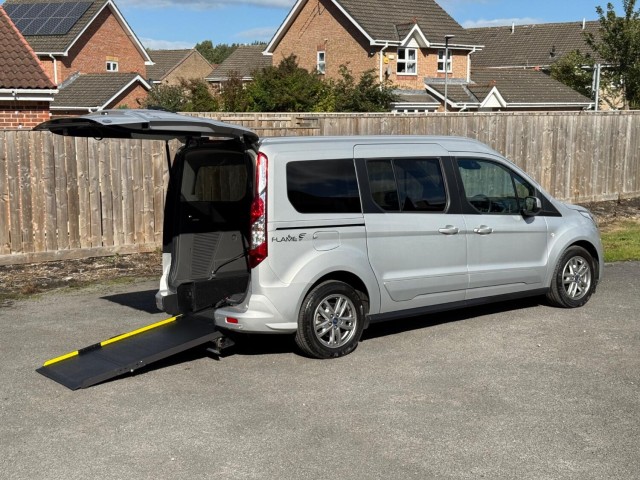 FORD GRAND TOURNEO CONNECT 1.5 EcoBlue Titanium