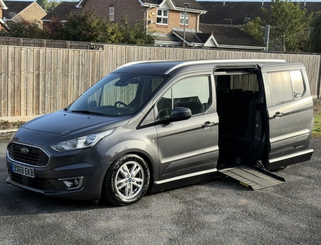 FORD GRAND TOURNEO CONNECT 1.5 EcoBlue Titanium