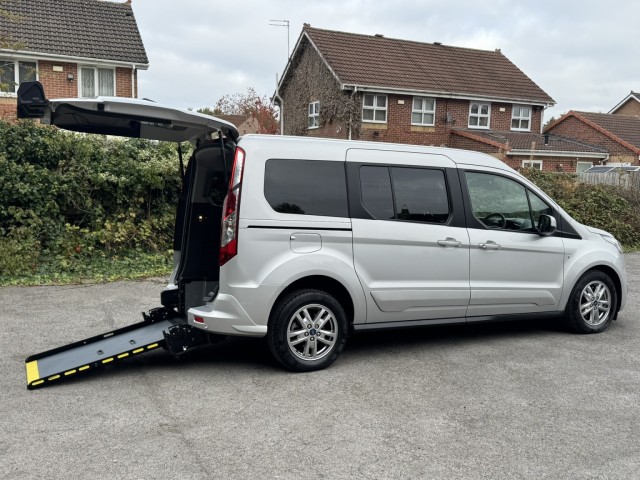 FORD GRAND TOURNEO CONNECT 1.5 EcoBlue Titanium