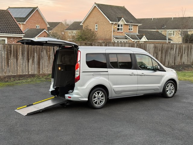FORD GRAND TOURNEO CONNECT 1.5 EcoBlue Titanium