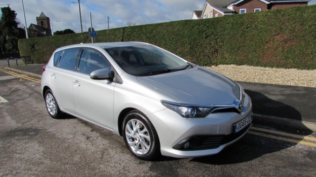 TOYOTA AURIS