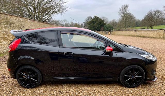 FORD FIESTA 1.0 T EcoBoost Zetec S Black Edition