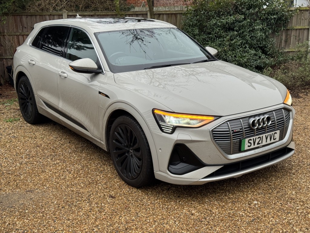 AUDI E-TRON