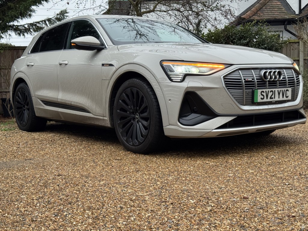 AUDI E-TRON