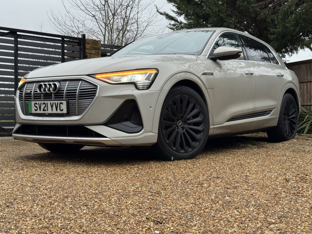 AUDI E-TRON