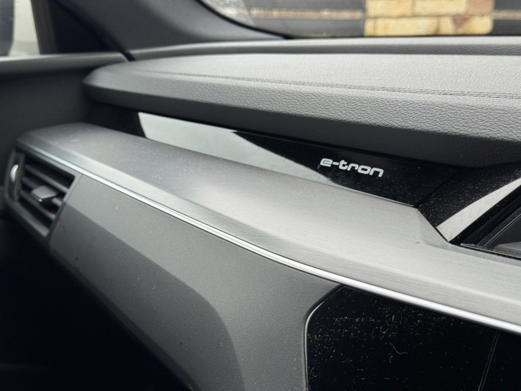 AUDI E-TRON
