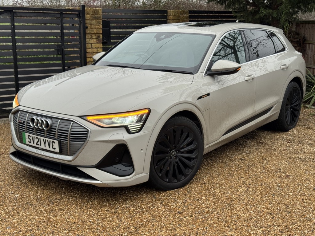 AUDI E-TRON