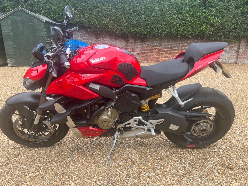 DUCATI STREETFIGHTER V4