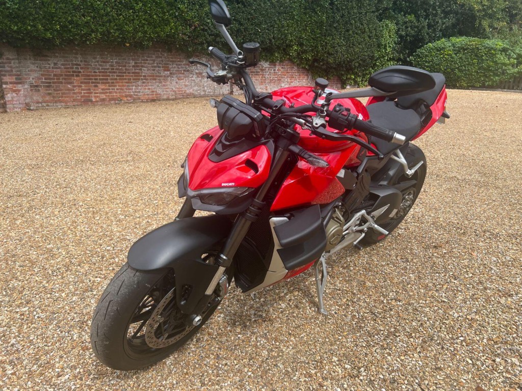 DUCATI STREETFIGHTER V4