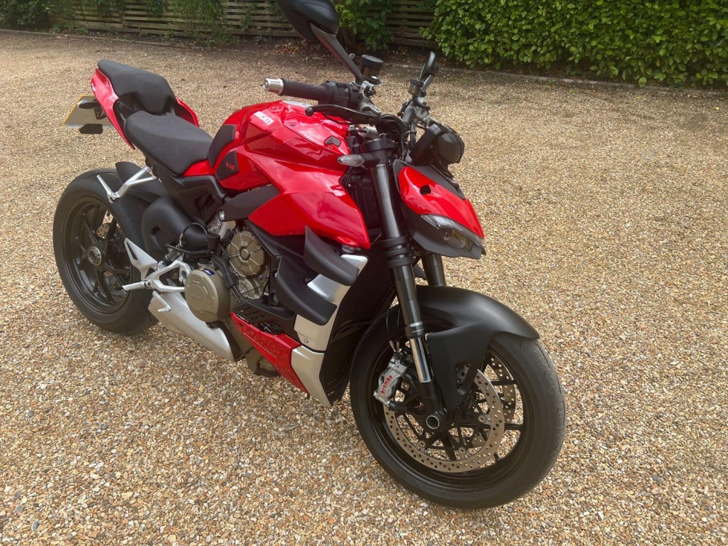 DUCATI STREETFIGHTER V4