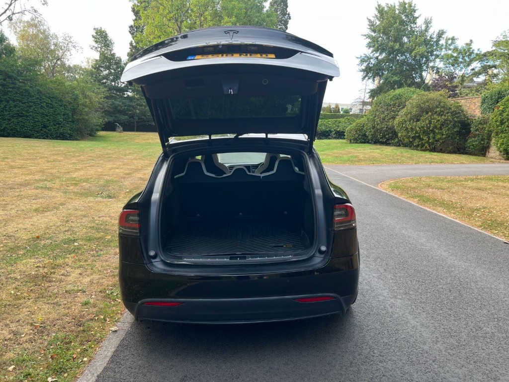 TESLA MODEL X