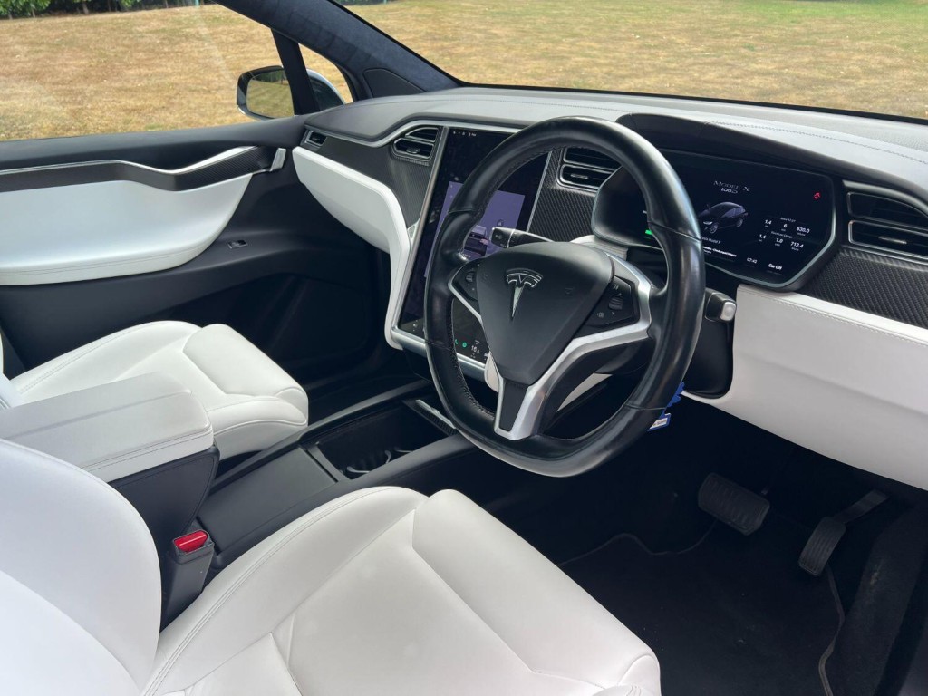 TESLA MODEL X