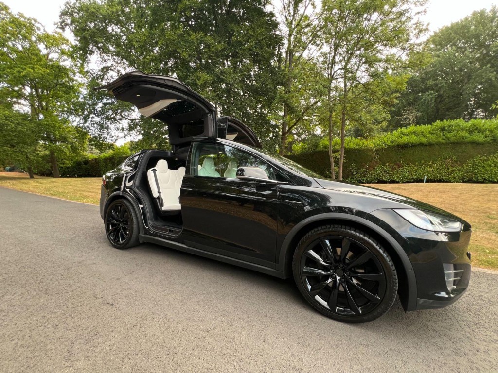 TESLA MODEL X