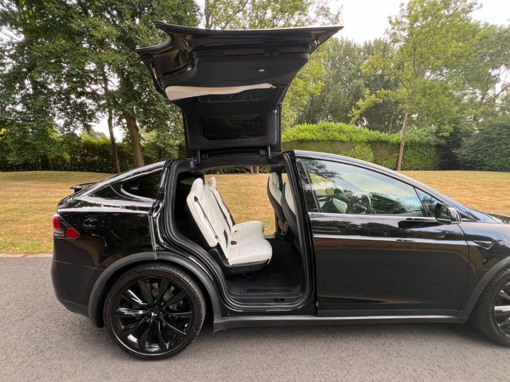 TESLA MODEL X