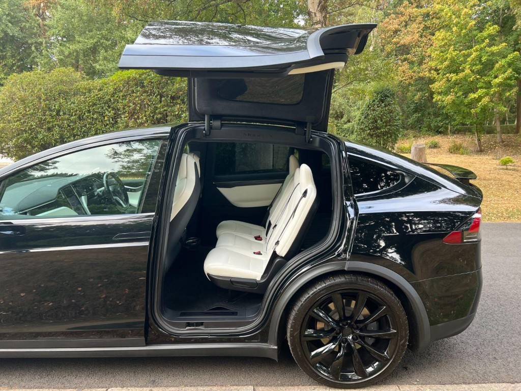 TESLA MODEL X