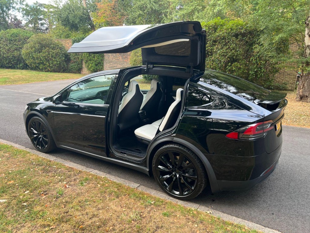 TESLA MODEL X