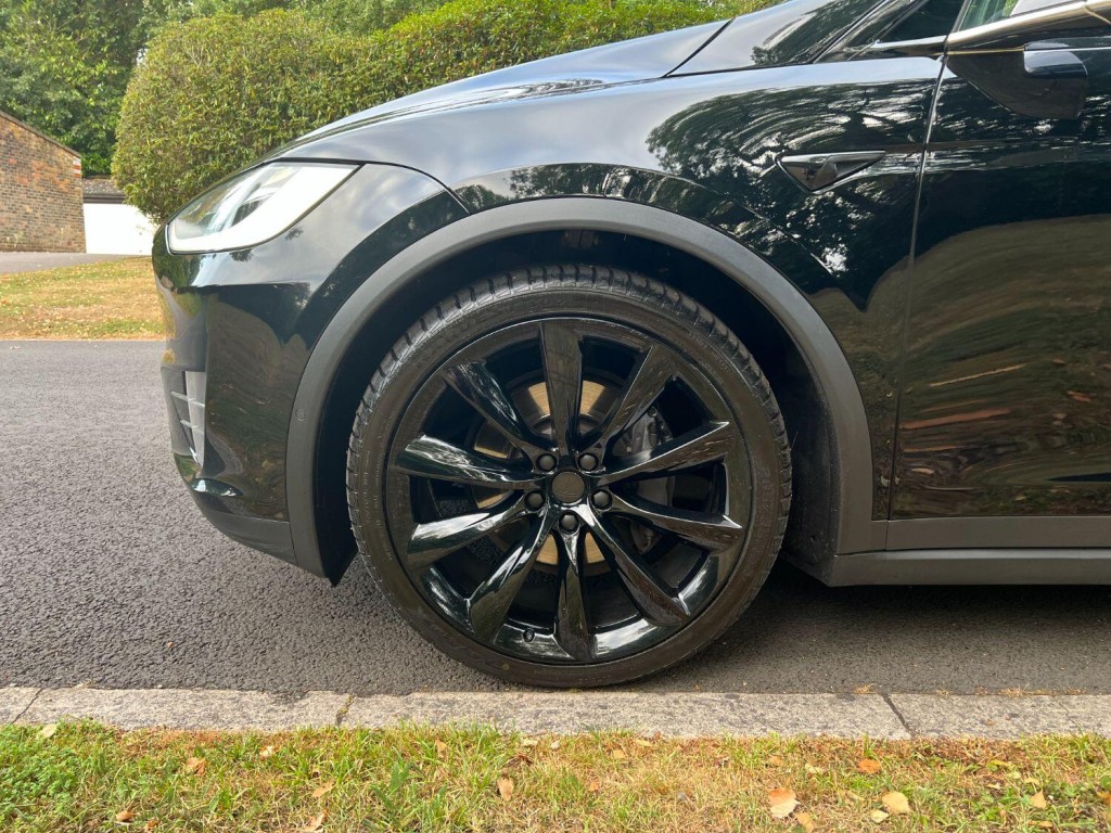 TESLA MODEL X
