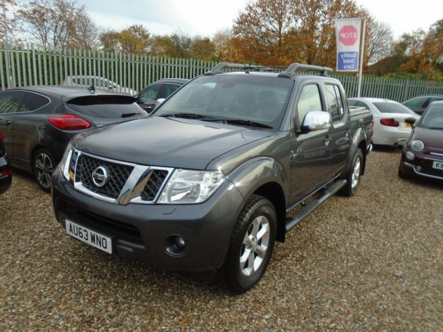 NISSAN NAVARA 2.5 dCi Tekna Auto 4WD Euro 5 4dr