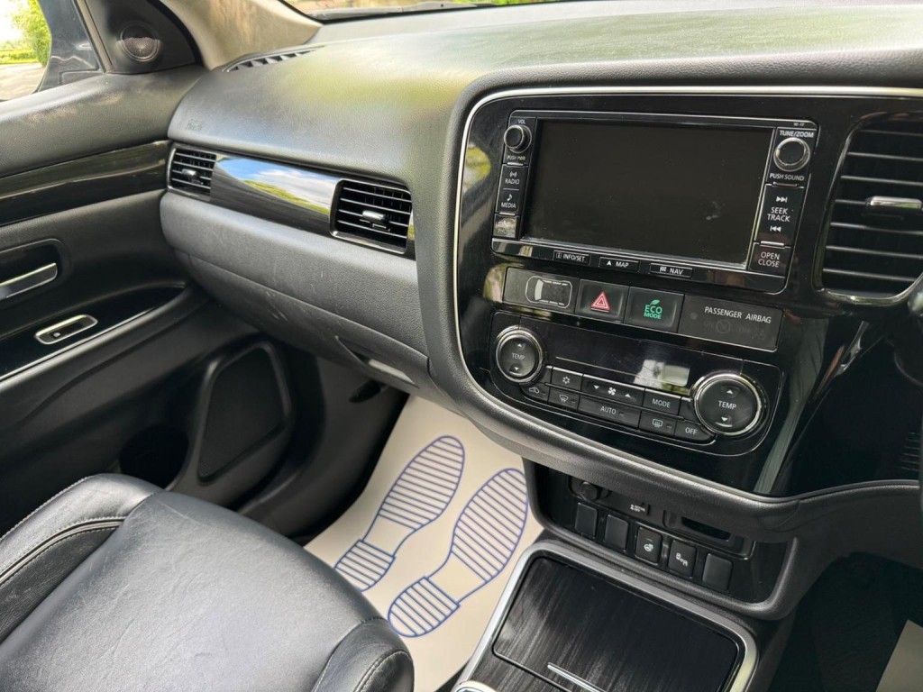 MITSUBISHI OUTLANDER