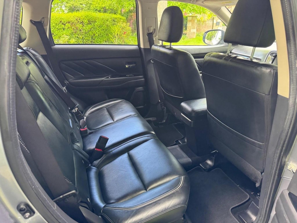 MITSUBISHI OUTLANDER