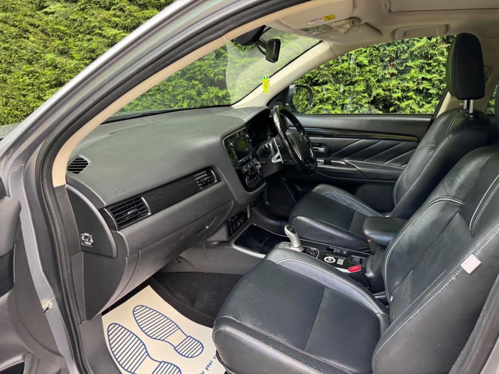 MITSUBISHI OUTLANDER