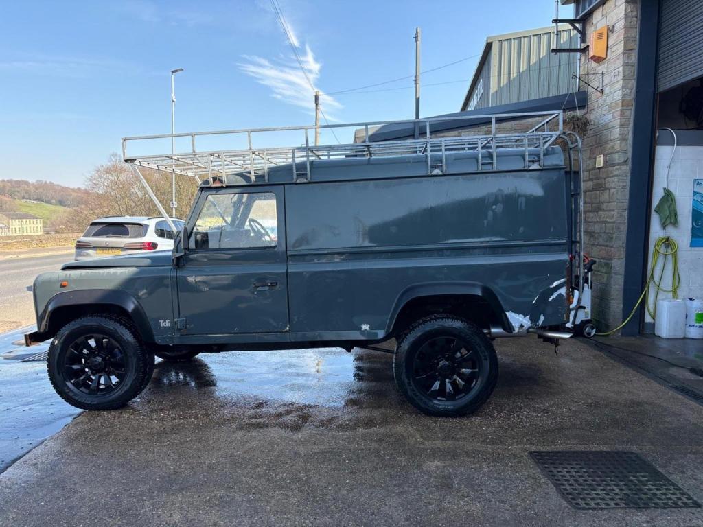 LAND ROVER DEFENDER 110