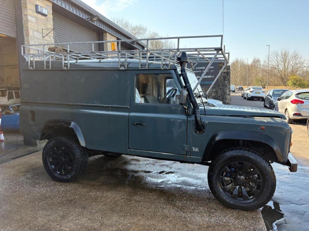 LAND ROVER DEFENDER 110