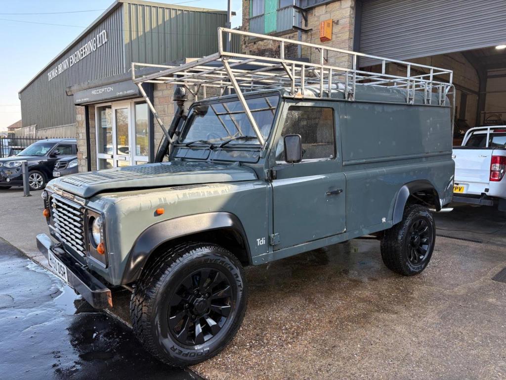 LAND ROVER DEFENDER 110