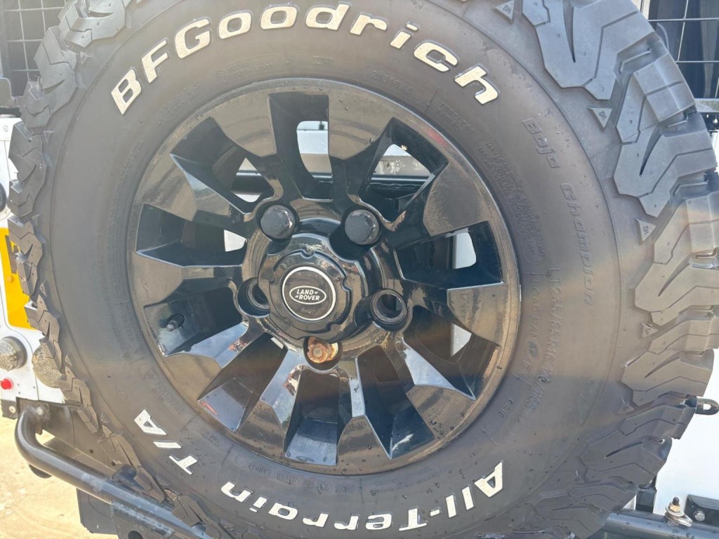 LAND ROVER DEFENDER 110