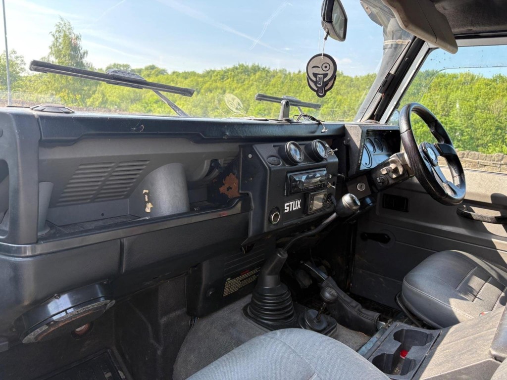 LAND ROVER DEFENDER 110