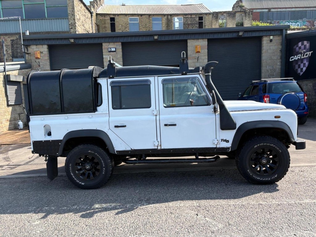 LAND ROVER DEFENDER 110