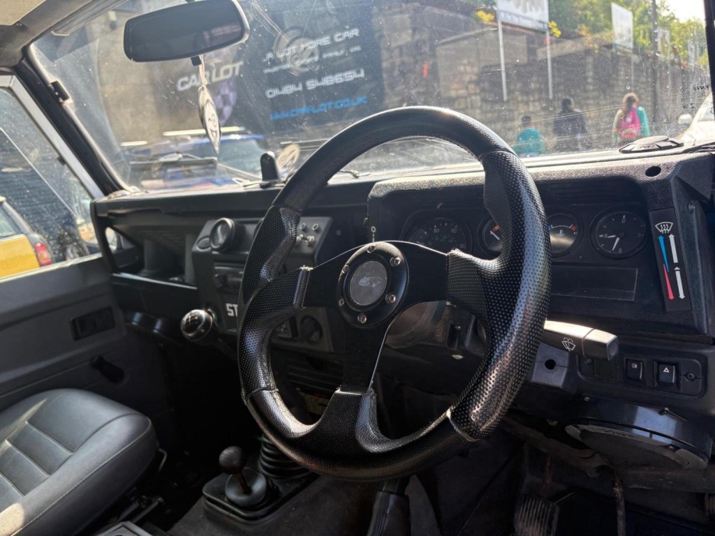 LAND ROVER DEFENDER 110