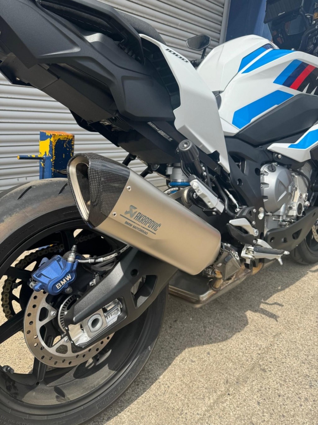 BMW M1000XR