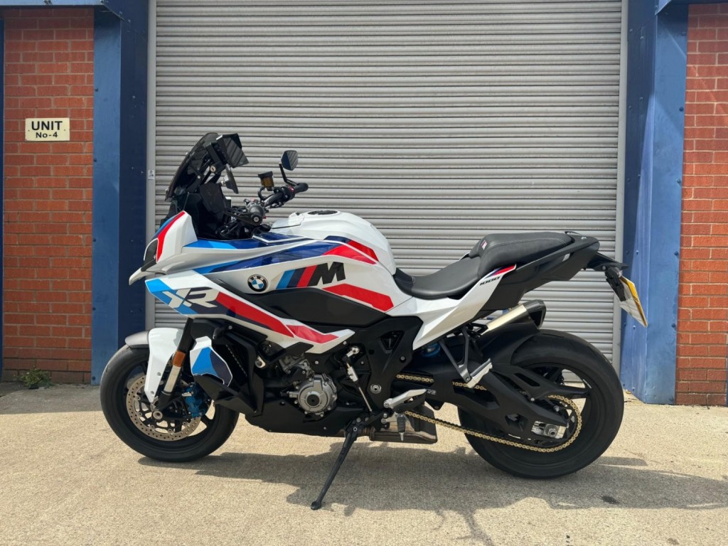 BMW M1000XR