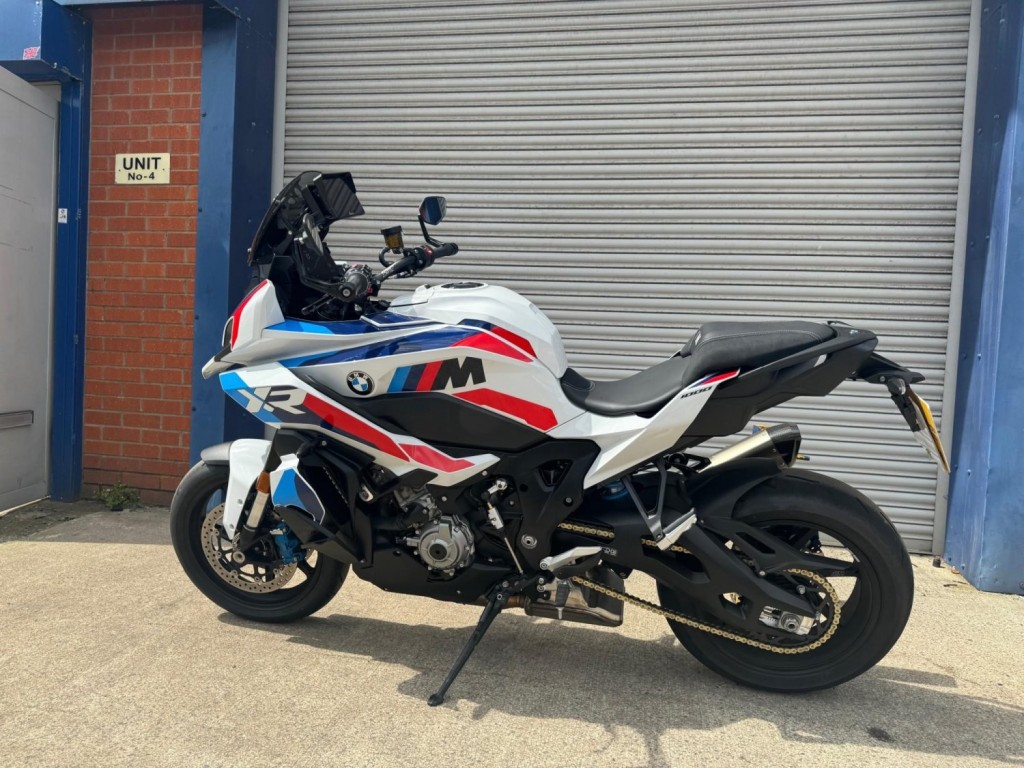 BMW M1000XR