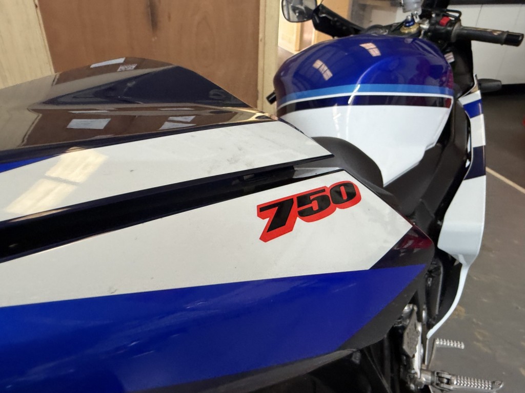 SUZUKI GSXR750