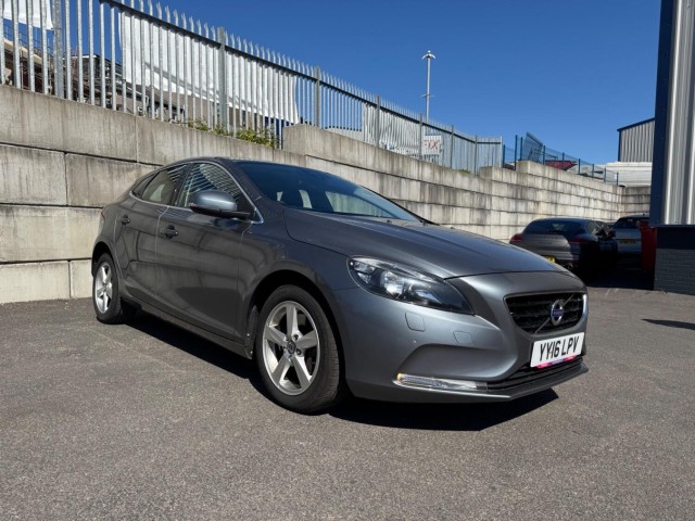 VOLVO V40