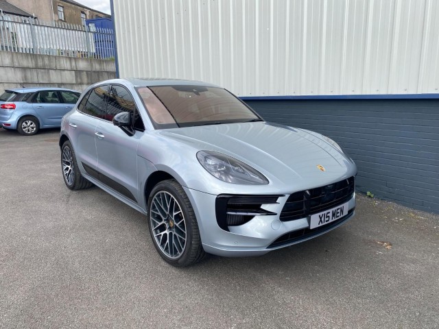 PORSCHE MACAN