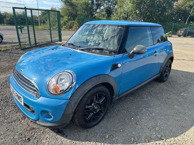 MINI HATCH 1.6 First Hatch
