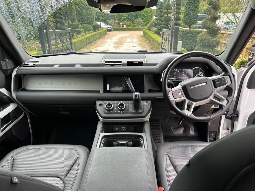 LAND ROVER DEFENDER 110