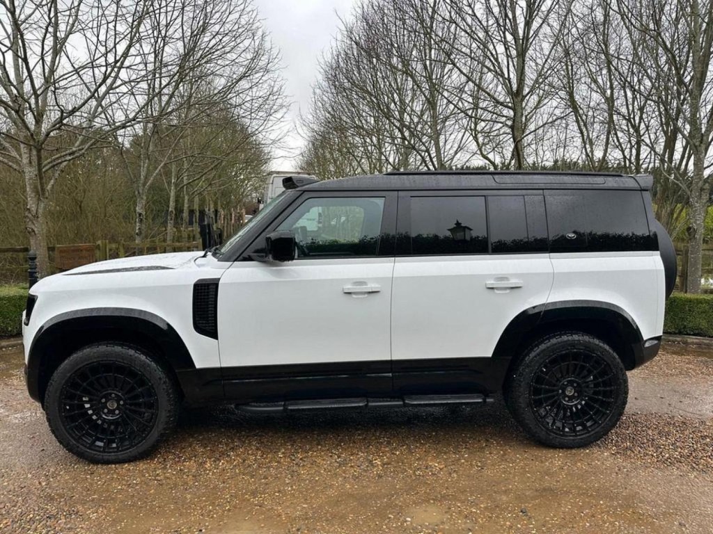 LAND ROVER DEFENDER 110